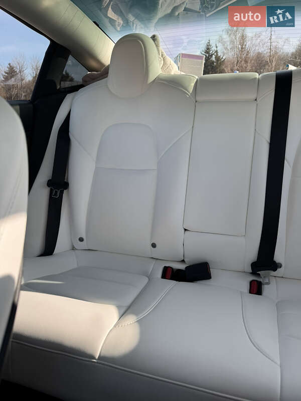 Седан Tesla Model 3 2022 в Чорткові