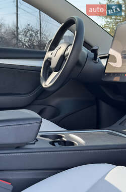 Седан Tesla Model 3 2022 в 