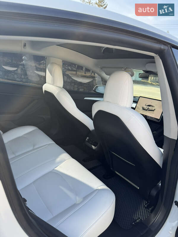Седан Tesla Model 3 2022 в Чорткові