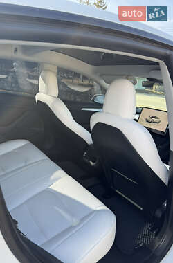 Седан Tesla Model 3 2022 в 