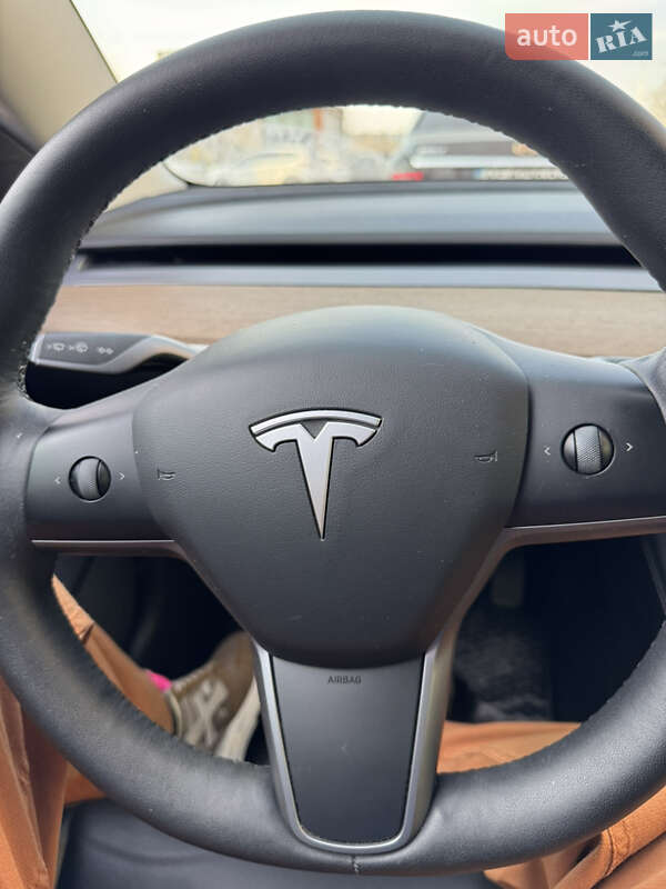 Седан Tesla Model 3 2022 в Днепре