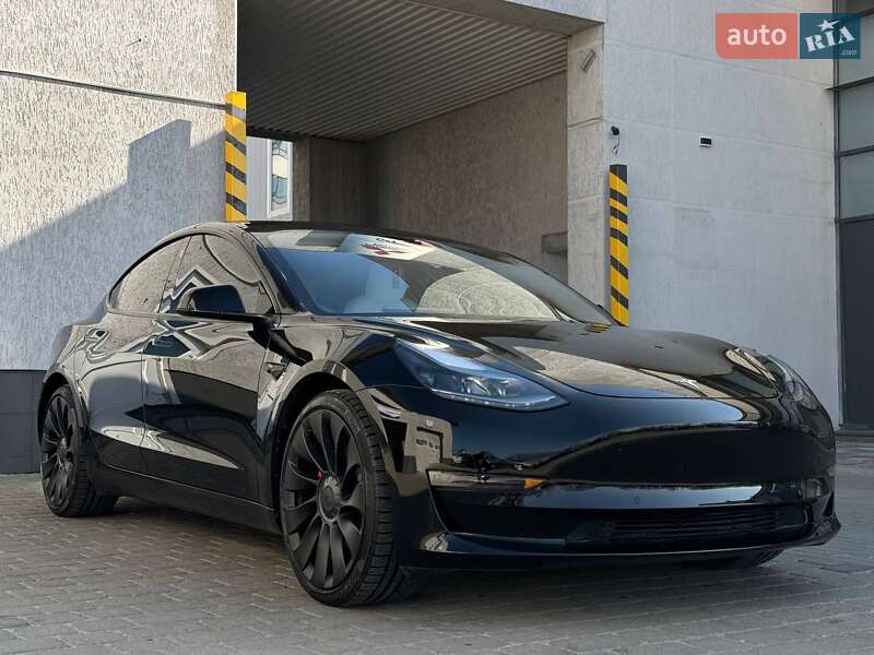 Седан Tesla Model 3 2022 в Луцке