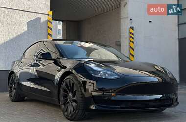 Седан Tesla Model 3 2022 в 