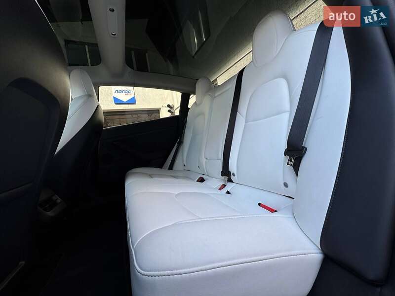 Седан Tesla Model 3 2022 в Луцке
