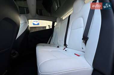 Седан Tesla Model 3 2022 в 