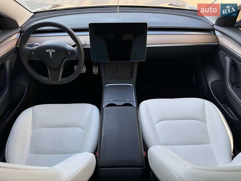 Седан Tesla Model 3 2022 в Луцке