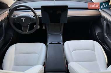 Седан Tesla Model 3 2022 в 
