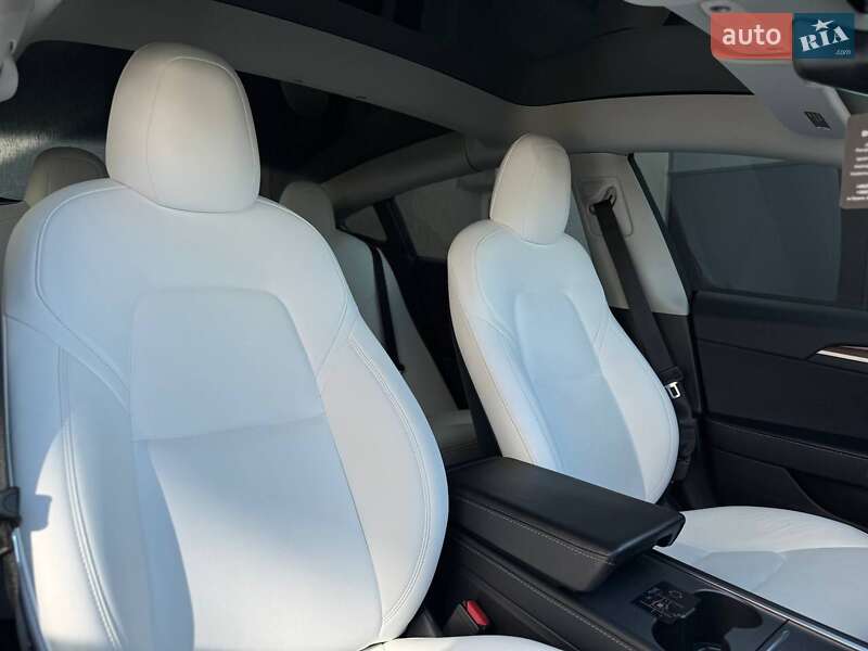 Седан Tesla Model 3 2022 в Луцке