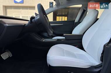 Седан Tesla Model 3 2022 в 