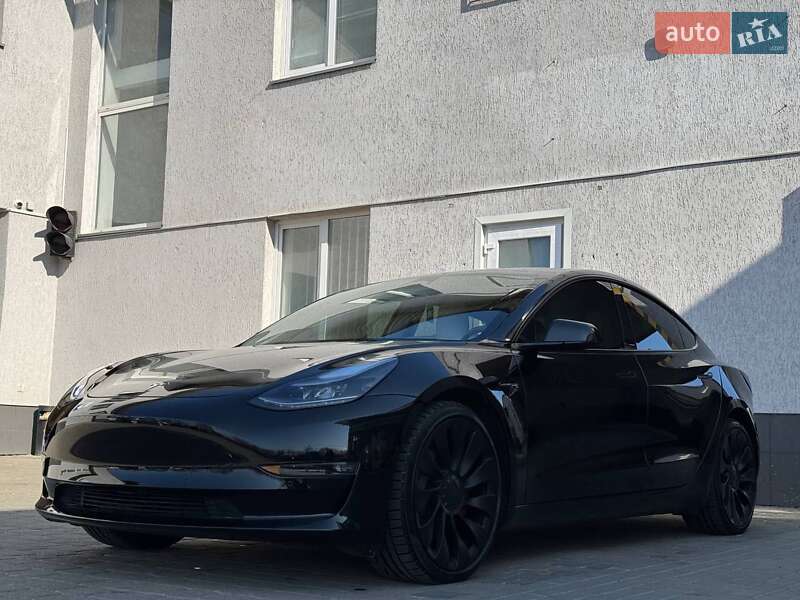 Седан Tesla Model 3 2022 в Луцке