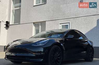 Седан Tesla Model 3 2022 в 