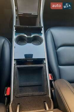 Седан Tesla Model 3 2018 в 