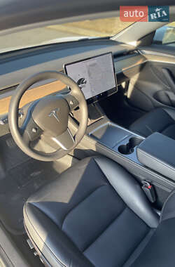 Седан Tesla Model 3 2021 в 