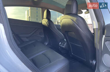 Седан Tesla Model 3 2021 в 