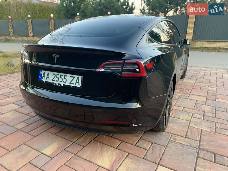 Седан Tesla Model 3 2021 в Киеве