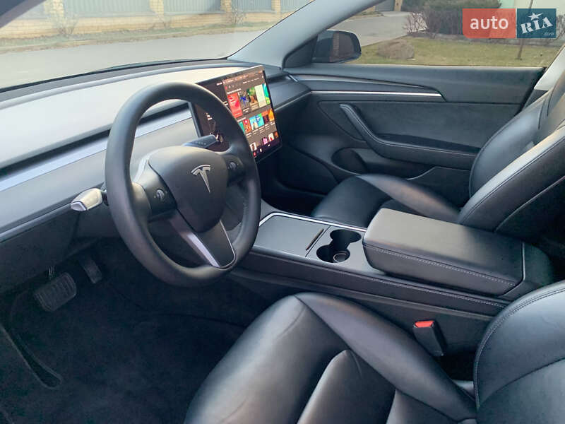 Седан Tesla Model 3 2021 в Киеве