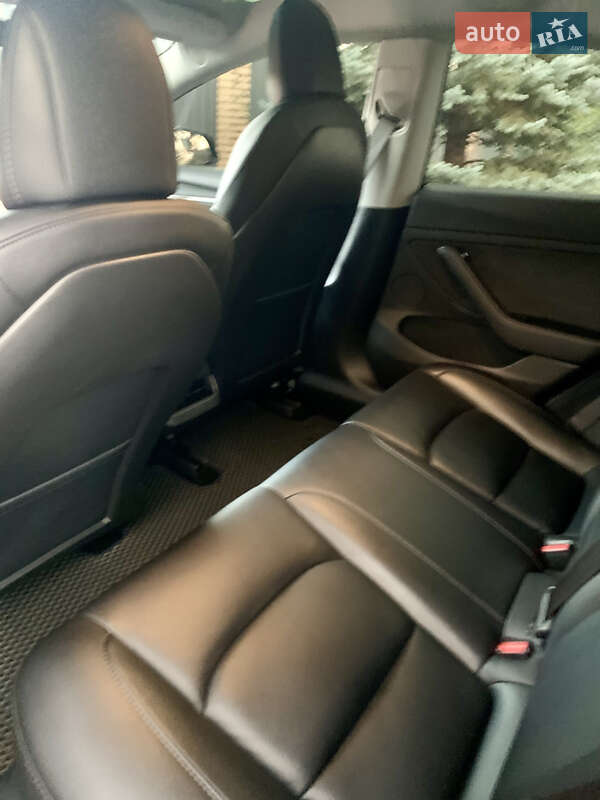Седан Tesla Model 3 2021 в Киеве