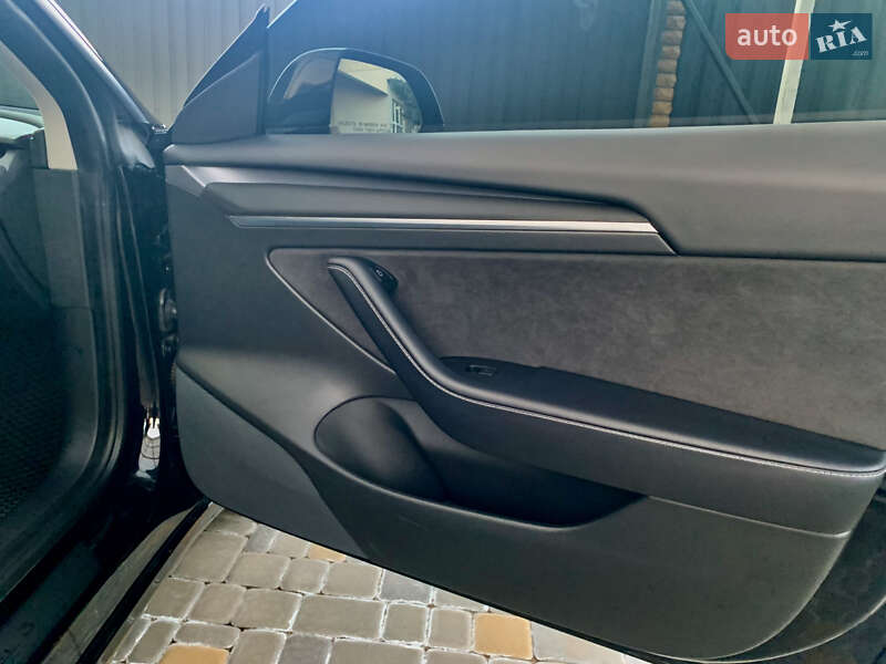 Седан Tesla Model 3 2021 в Киеве