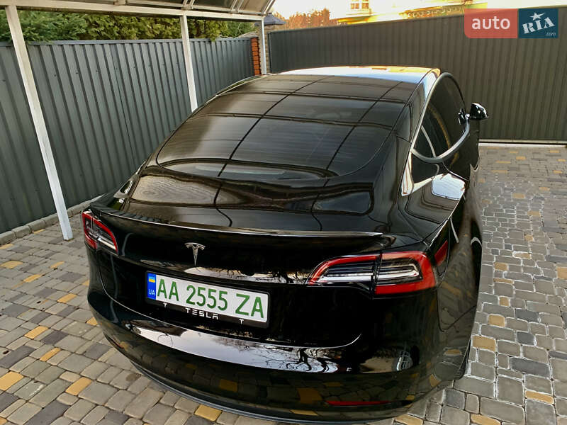 Седан Tesla Model 3 2021 в Киеве