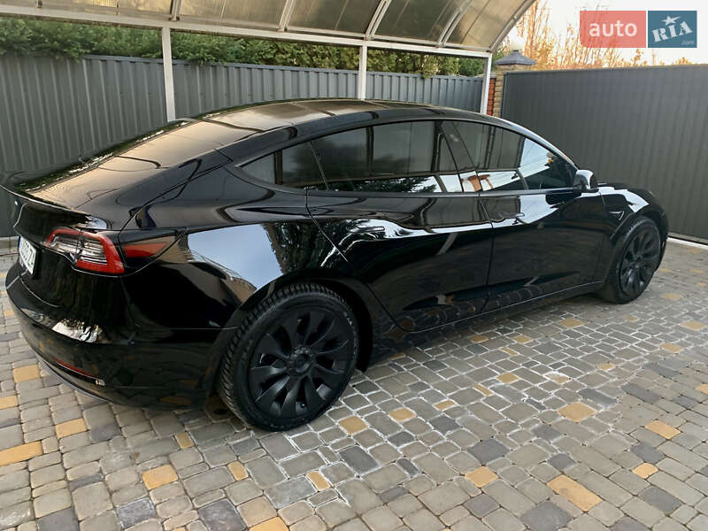Седан Tesla Model 3 2021 в Киеве