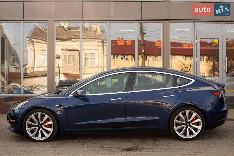 Седан Tesla Model 3 2018 в Черновцах