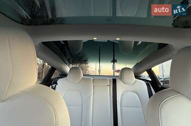 Седан Tesla Model 3 2018 в Чернівцях