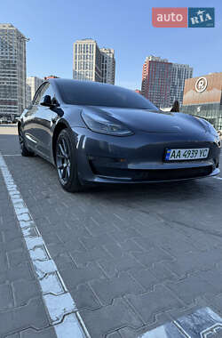 Седан Tesla Model 3 2022 в 