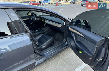 Седан Tesla Model 3 2022 в 