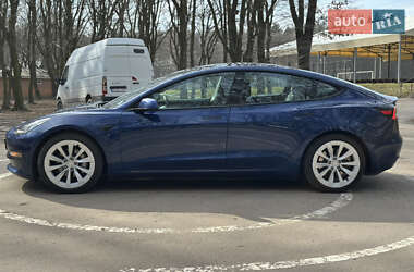 Седан Tesla Model 3 2022 в 