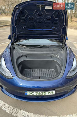 Седан Tesla Model 3 2022 в 