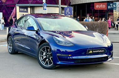 Седан Tesla Model 3 2022 в Киеве