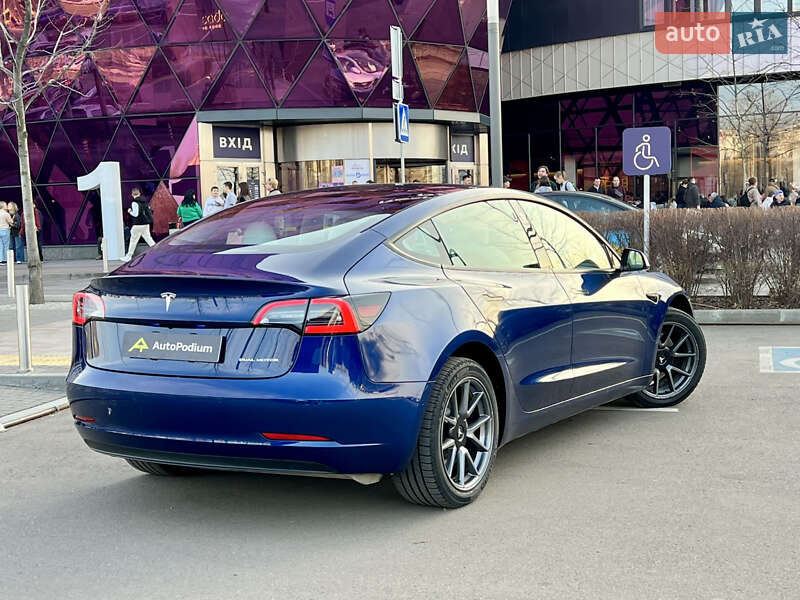 Седан Tesla Model 3 2022 в Києві