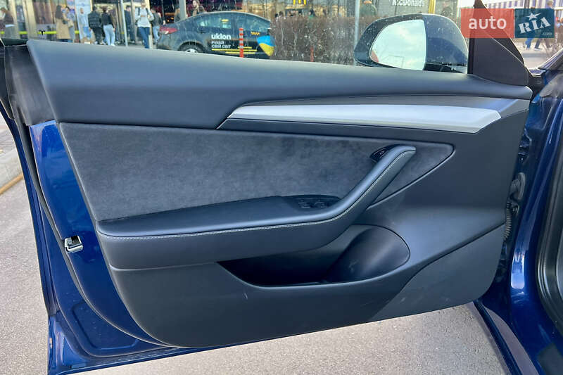 Седан Tesla Model 3 2022 в Києві