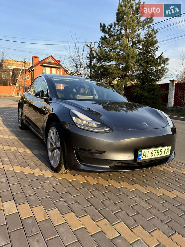 Седан Tesla Model 3 2018 в Петропавлівській Борщагівці