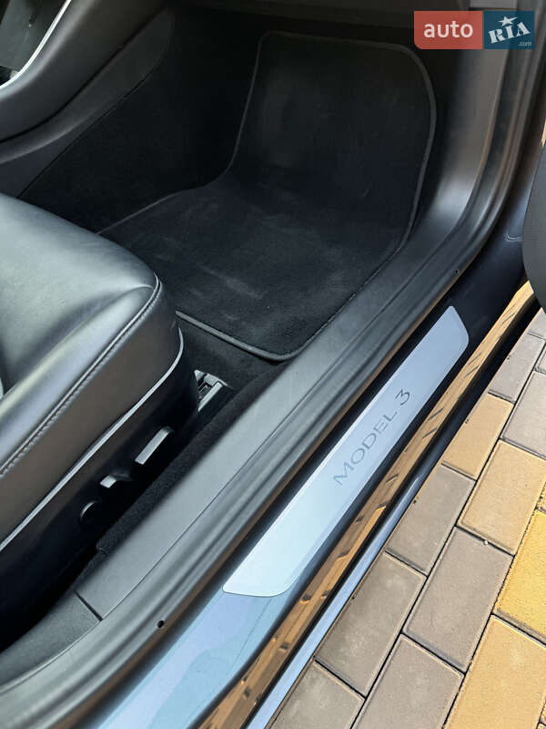 Седан Tesla Model 3 2018 в Петропавлівській Борщагівці