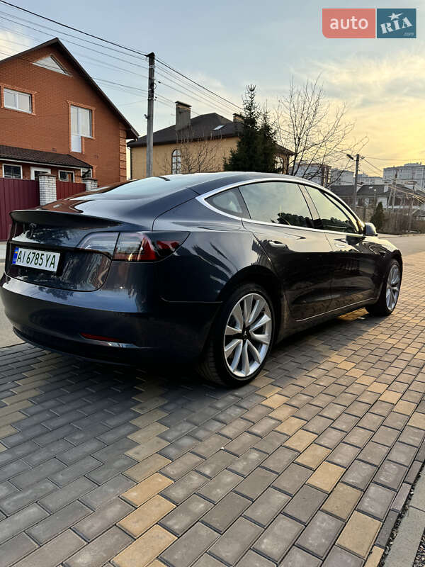 Седан Tesla Model 3 2018 в Петропавлівській Борщагівці
