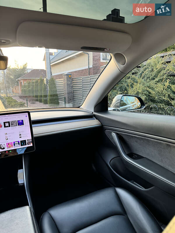 Седан Tesla Model 3 2018 в Петропавлівській Борщагівці