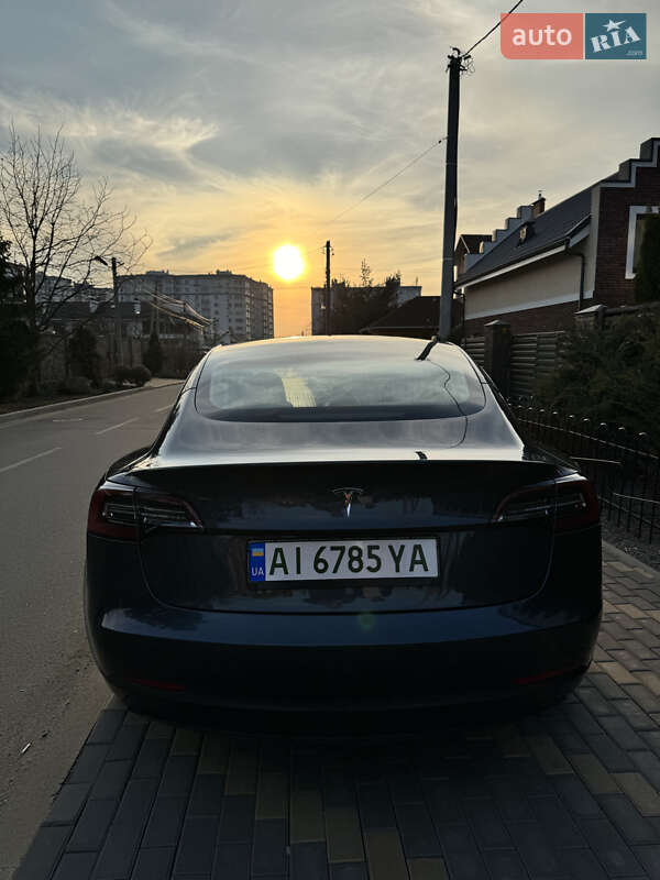 Седан Tesla Model 3 2018 в Петропавлівській Борщагівці
