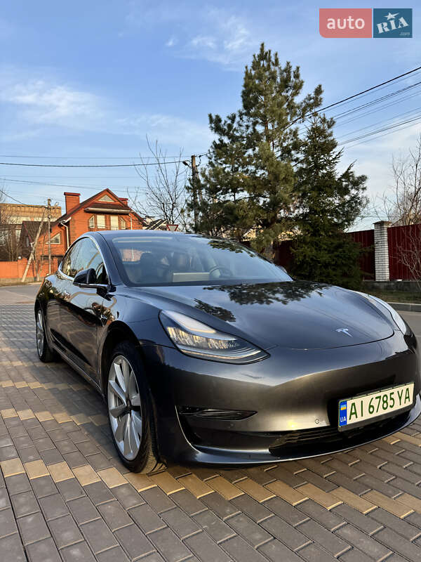 Седан Tesla Model 3 2018 в Петропавлівській Борщагівці