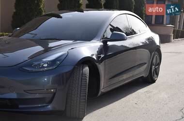 Седан Tesla Model 3 2022 в 