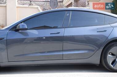 Седан Tesla Model 3 2022 в 