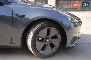 Седан Tesla Model 3 2022 в 