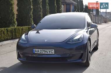 Седан Tesla Model 3 2022 в 