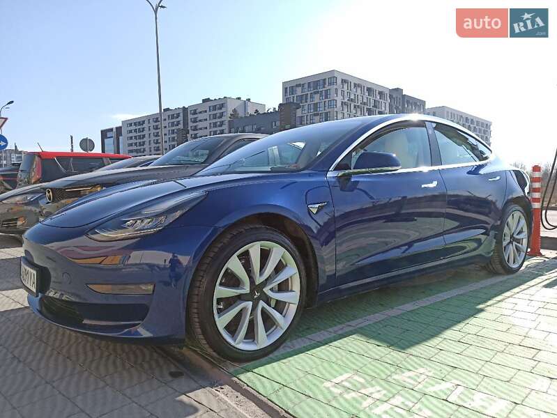 Седан Tesla Model 3 2019 в Львові