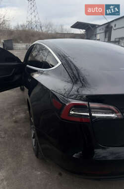 Седан Tesla Model 3 2019 в 