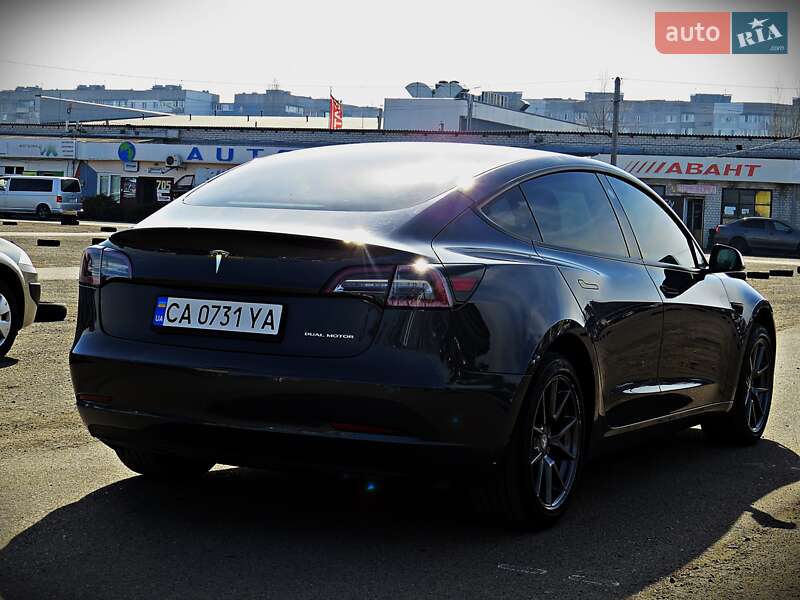 Седан Tesla Model 3 2021 в Черкасах
