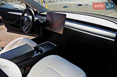 Седан Tesla Model 3 2021 в 