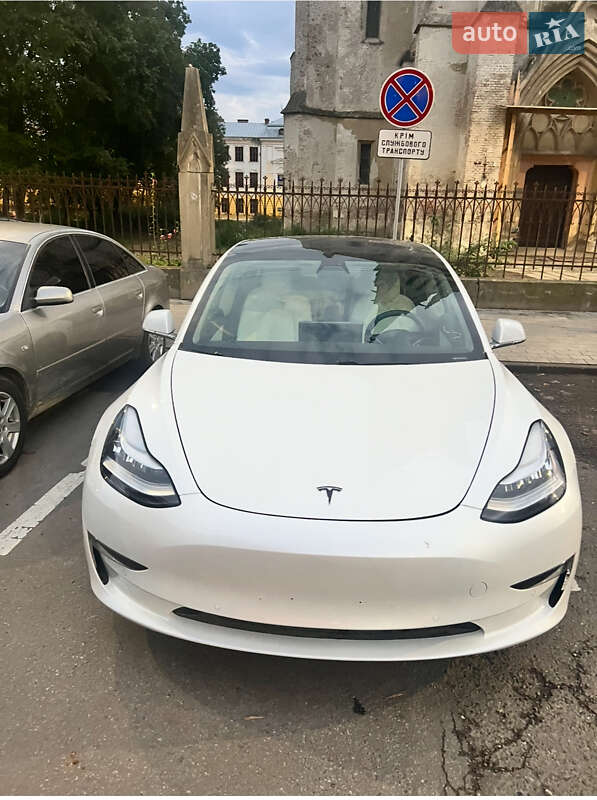 Седан Tesla Model 3 2019 в Черновцах