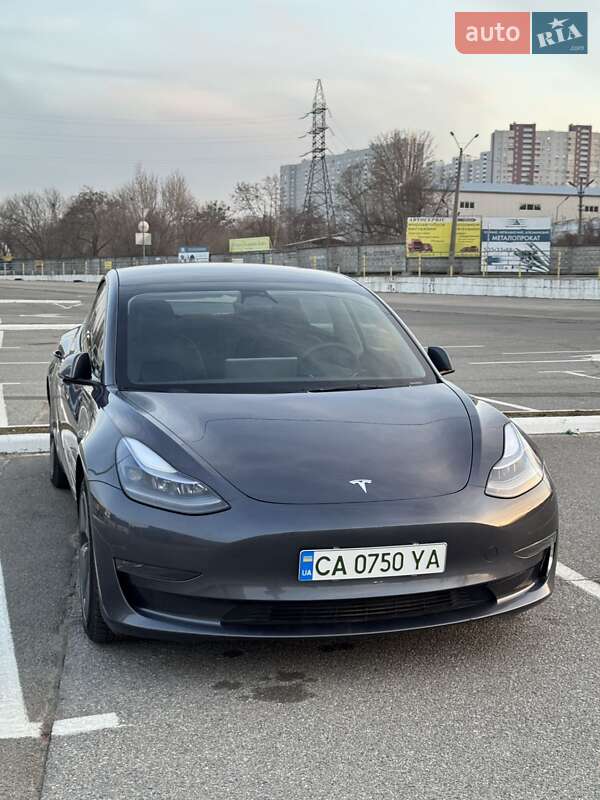 Седан Tesla Model 3 2023 в Киеве