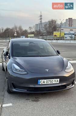 Седан Tesla Model 3 2023 в 